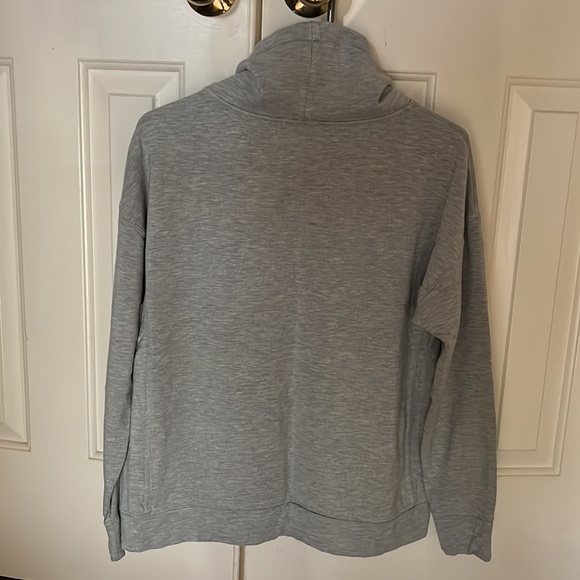 Vineyard Vines Womens Funnel sweatshirt - Picture 2 of 3